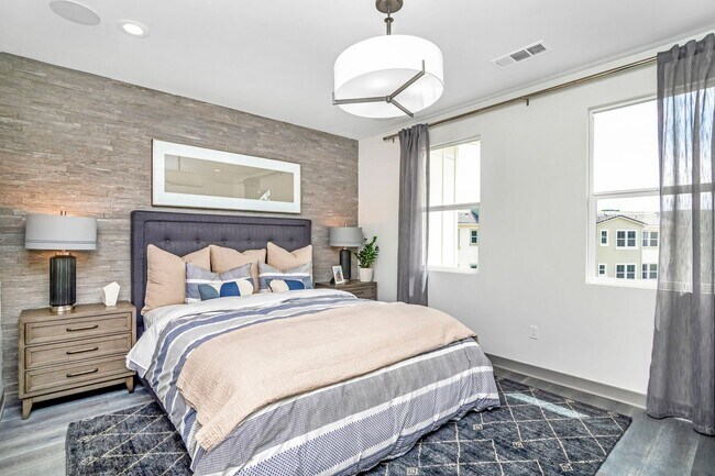 Building Photo - Stunning Fully Furnished Tri-Level Townhome 4BD/4BATHS! Central AC/Heat with Solar! 2 Car attache...