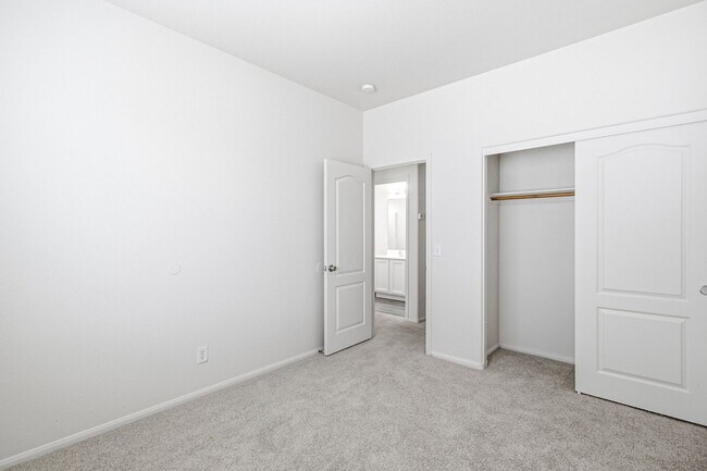 Building Photo - 10630 Lessona St