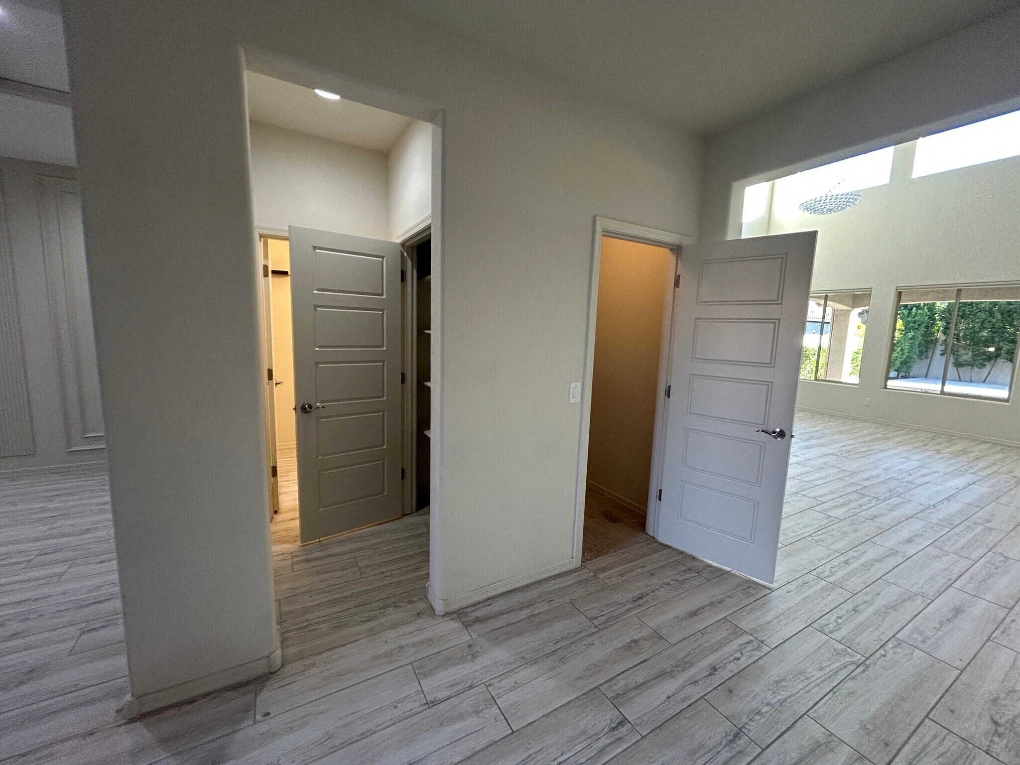 Building Photo - 8909 W Missouri Ave