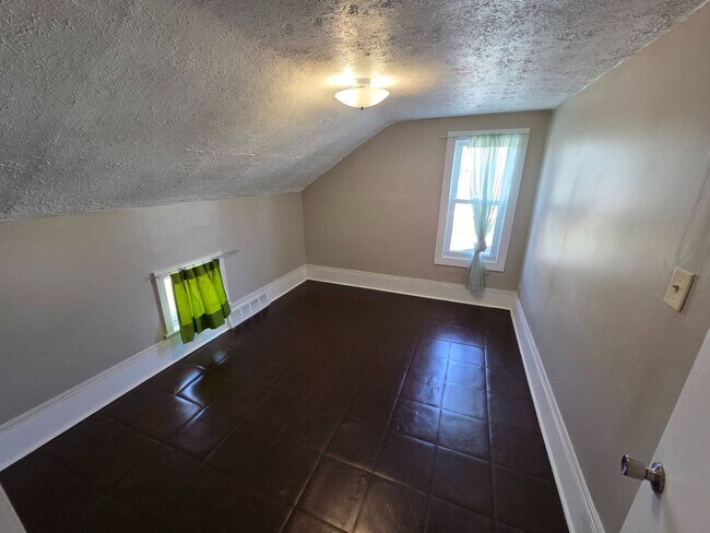 Building Photo - 3027 Fortune Ave