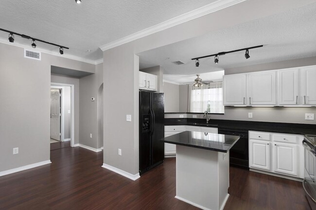 Building Photo - 501 Knights Run Ave