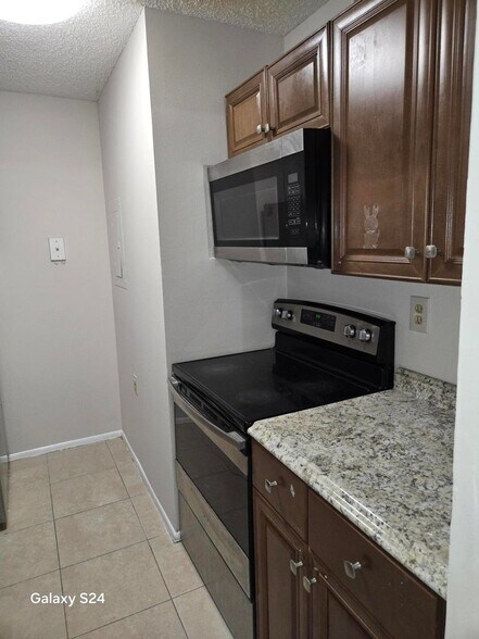 Building Photo - 1141 Lake Victoria Dr