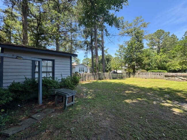 Building Photo - Charming 3 Bed 2.5 Bath Fayetteville Home