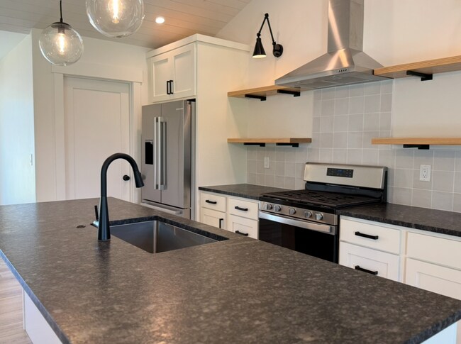 Building Photo - Stunning Kalispell Home in Silverbrook nei...