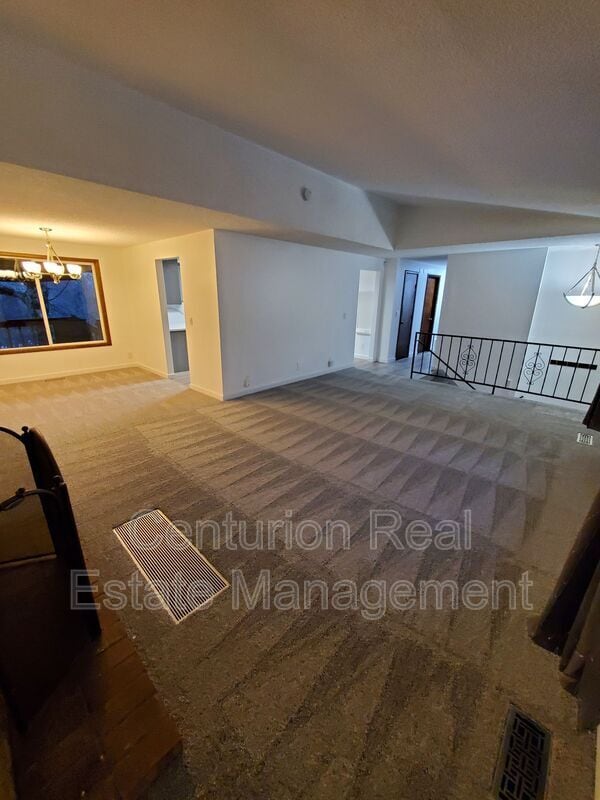 Building Photo - 869 Meadowlawn Dr SE