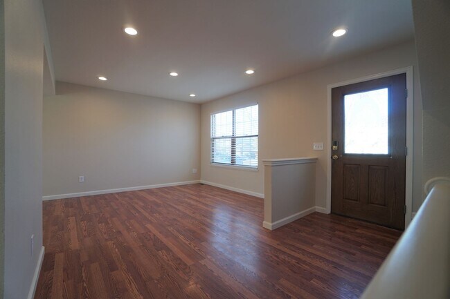 Building Photo - 2995 Frazier Ln