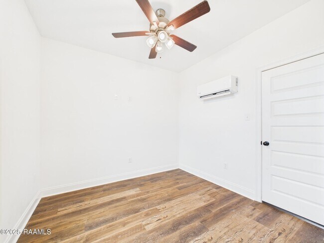 Building Photo - 108 Easy Rock Landing Dr