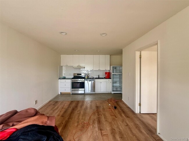 Building Photo - 765 Shore Rd