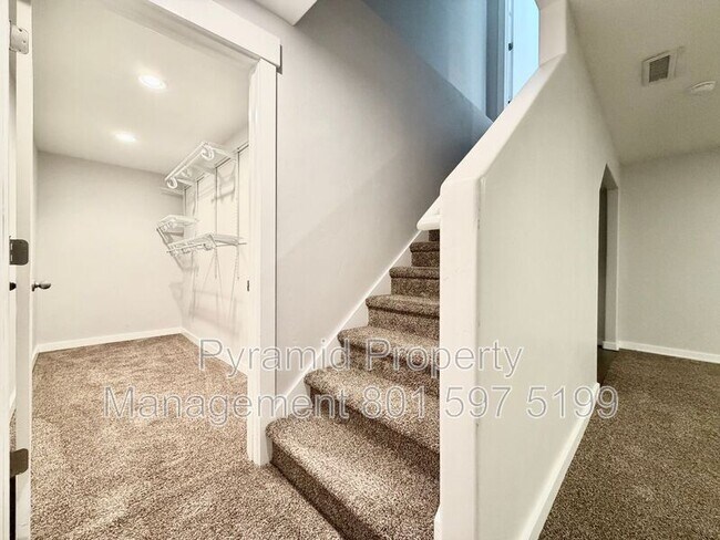 Building Photo - 15122 Gallant Dr