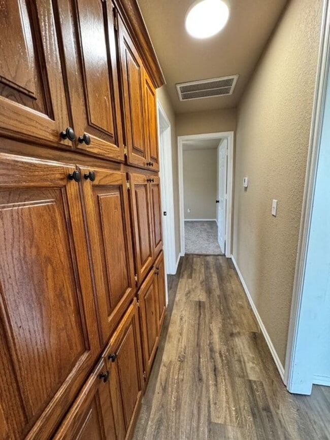Building Photo - Brand new updates , spacious and a true 4 bedroom home in a gated community in Newcastle! Call us...