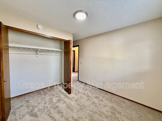 Building Photo - 13092 Monroe Dr