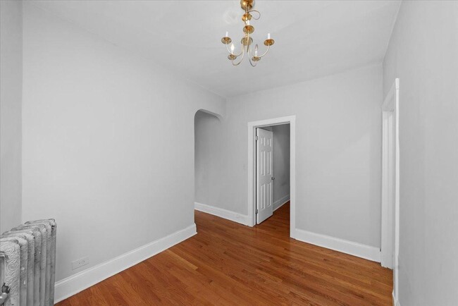 Building Photo - 2 bedroom in Chicago IL 60613