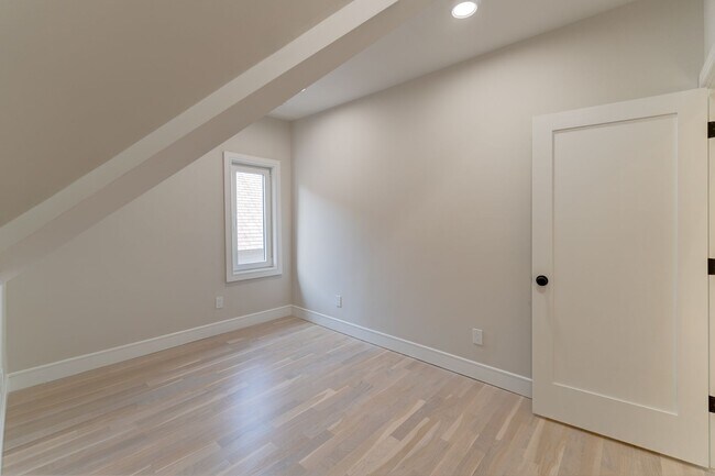 Building Photo - 123 Winchester Ave