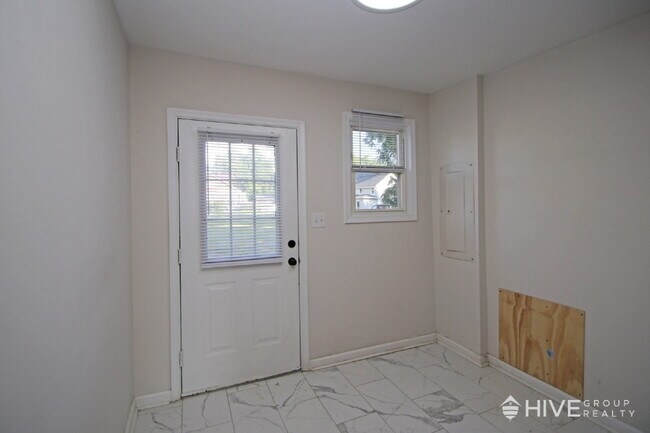Building Photo - Fully Remodeled Home with Detached Garage ...