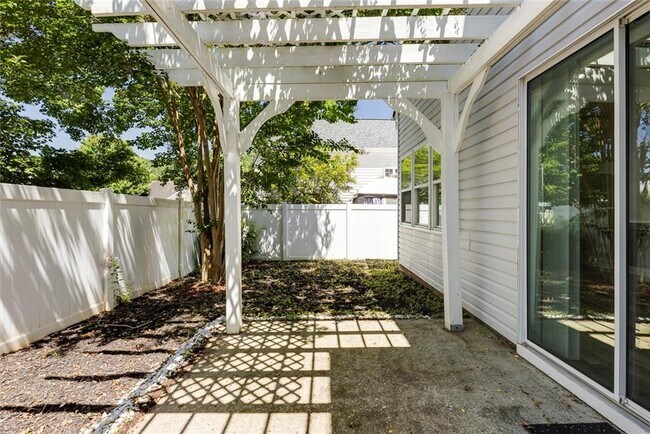 Building Photo - 283 Hiawassee Dr