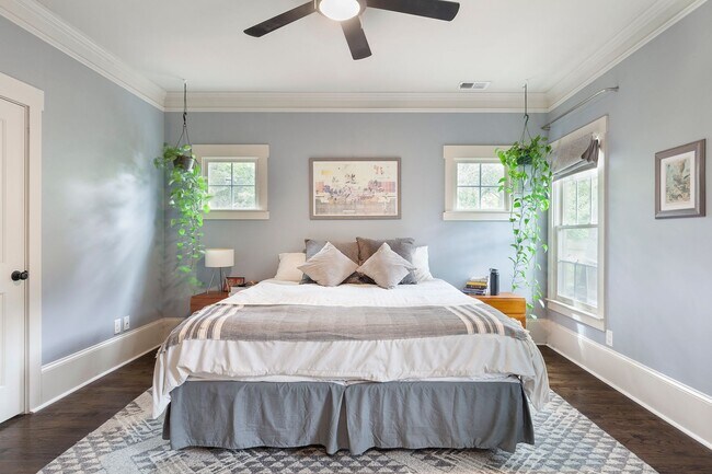 Building Photo - Beautiful 2bd/2ba Bungelow in Kirkwood wit...