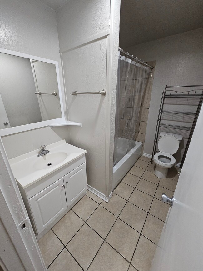 Building Photo - 811 S 21st St