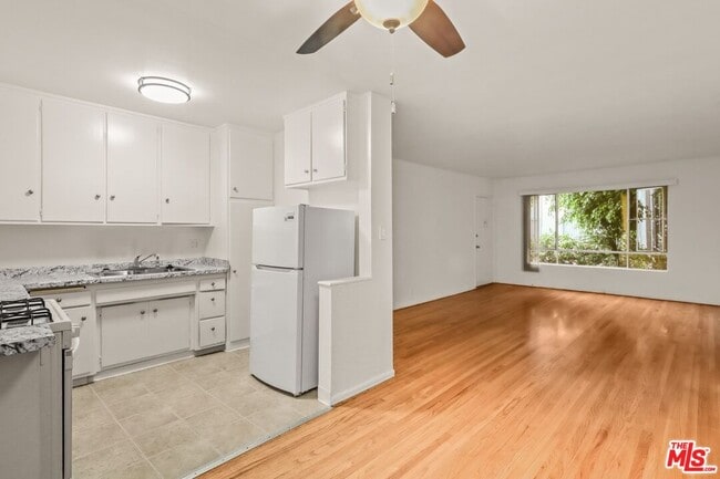 Building Photo - 11660 Chenault St