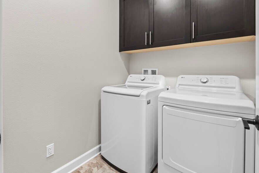 Building Photo - 1073 Delpy View Pt