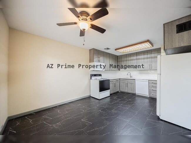Building Photo - 4710 N 10th Pl