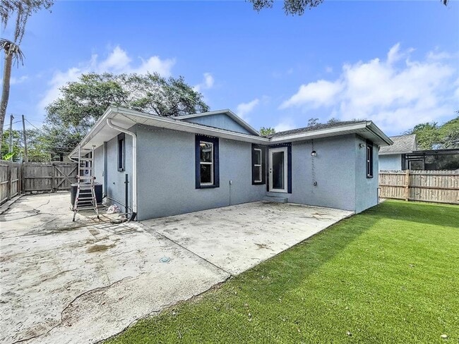 Building Photo - 6809 S Himes Ave