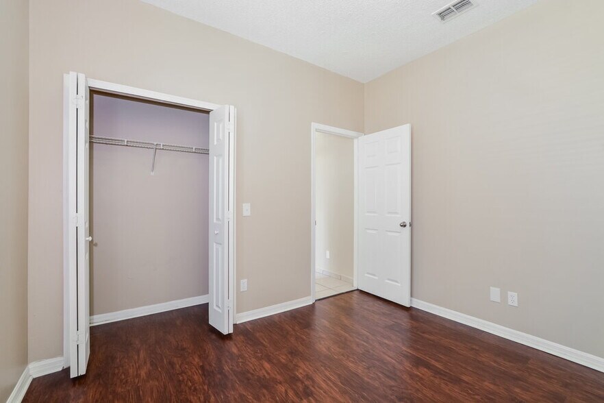 Building Photo - 4059 Boca Woods Dr