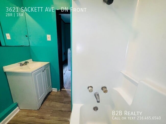 Building Photo - 3621 Sackett Ave