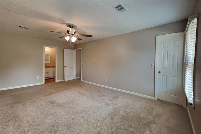 Building Photo - 6839 Woodcreek Ln