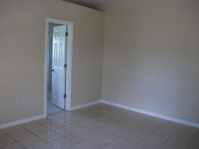 Building Photo - 221 Cobalt Dr