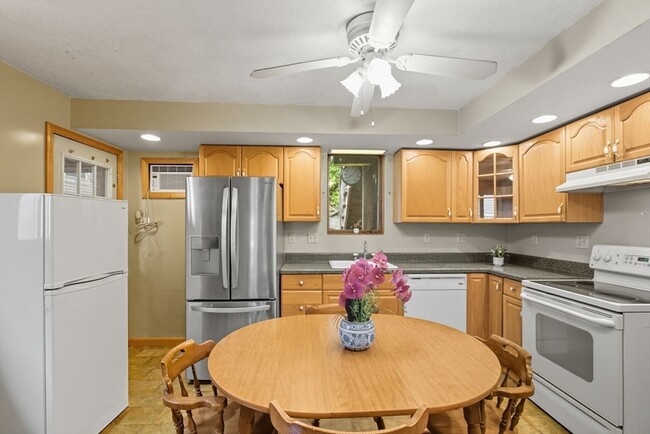 Building Photo - 60 Haines St