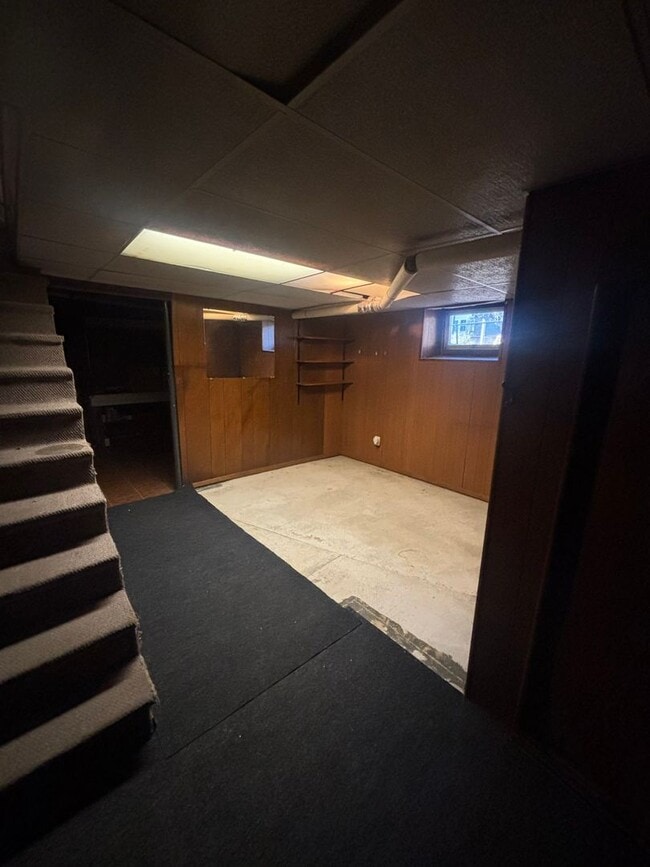 Building Photo - 10 Town Hill Ave