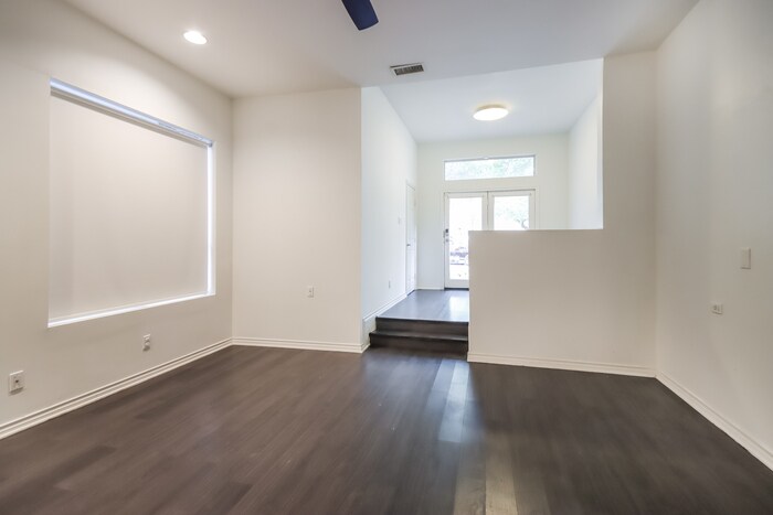 Building Photo - 10518 Moorcreek Dr
