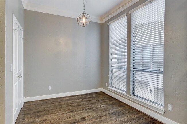 Building Photo - 6128 Hamman St