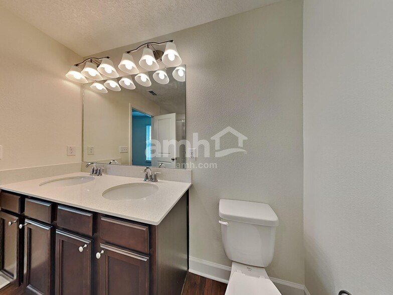 Building Photo - 127 Onate Cir