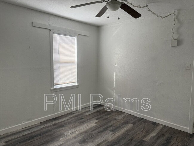 Building Photo - 2412 51st Ave N