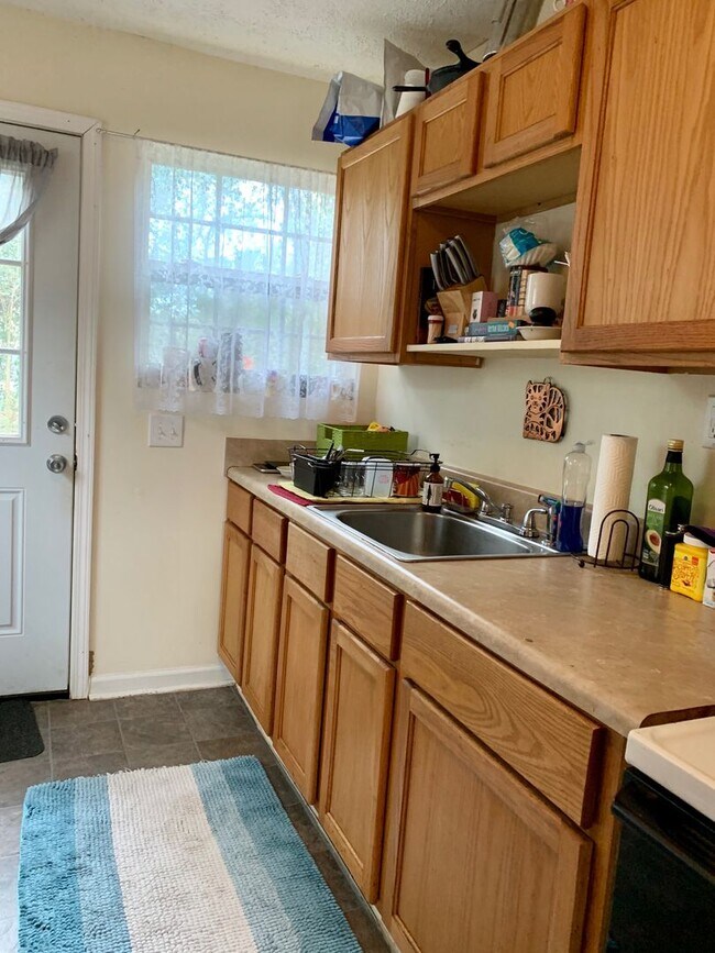 Building Photo - Normaltown Area Home! Available August 2026