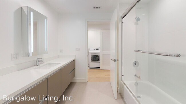 Building Photo - 5778 W Olympic Blvd
