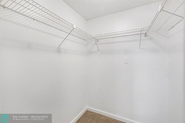 Building Photo - 1325 S Flagler Ave