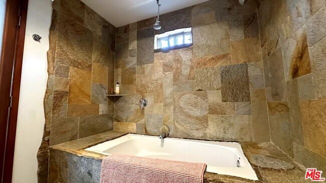 Building Photo - 3617 Maplewood Ave