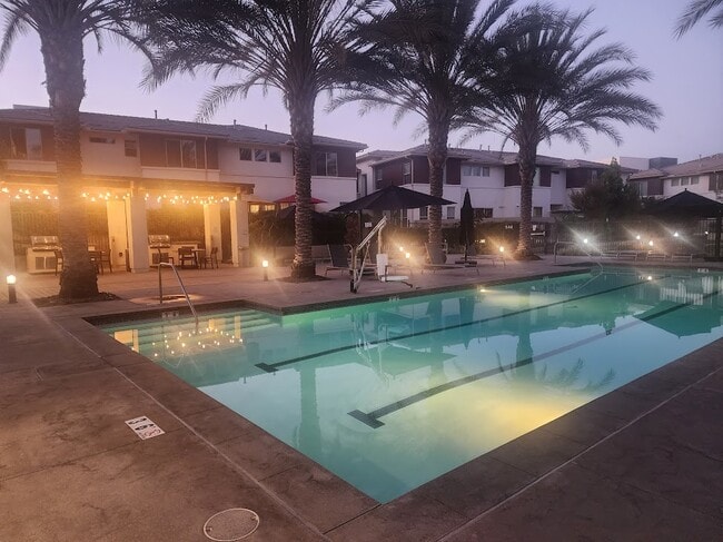 Building Photo - 2006 Foxtrot Loop