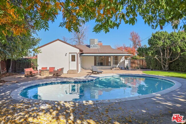 Building Photo - 5733 Radford Ave