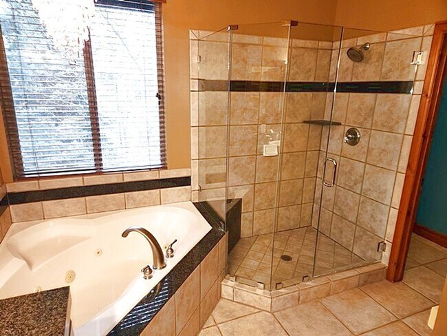 Building Photo - Beautiful Ranch Place Home