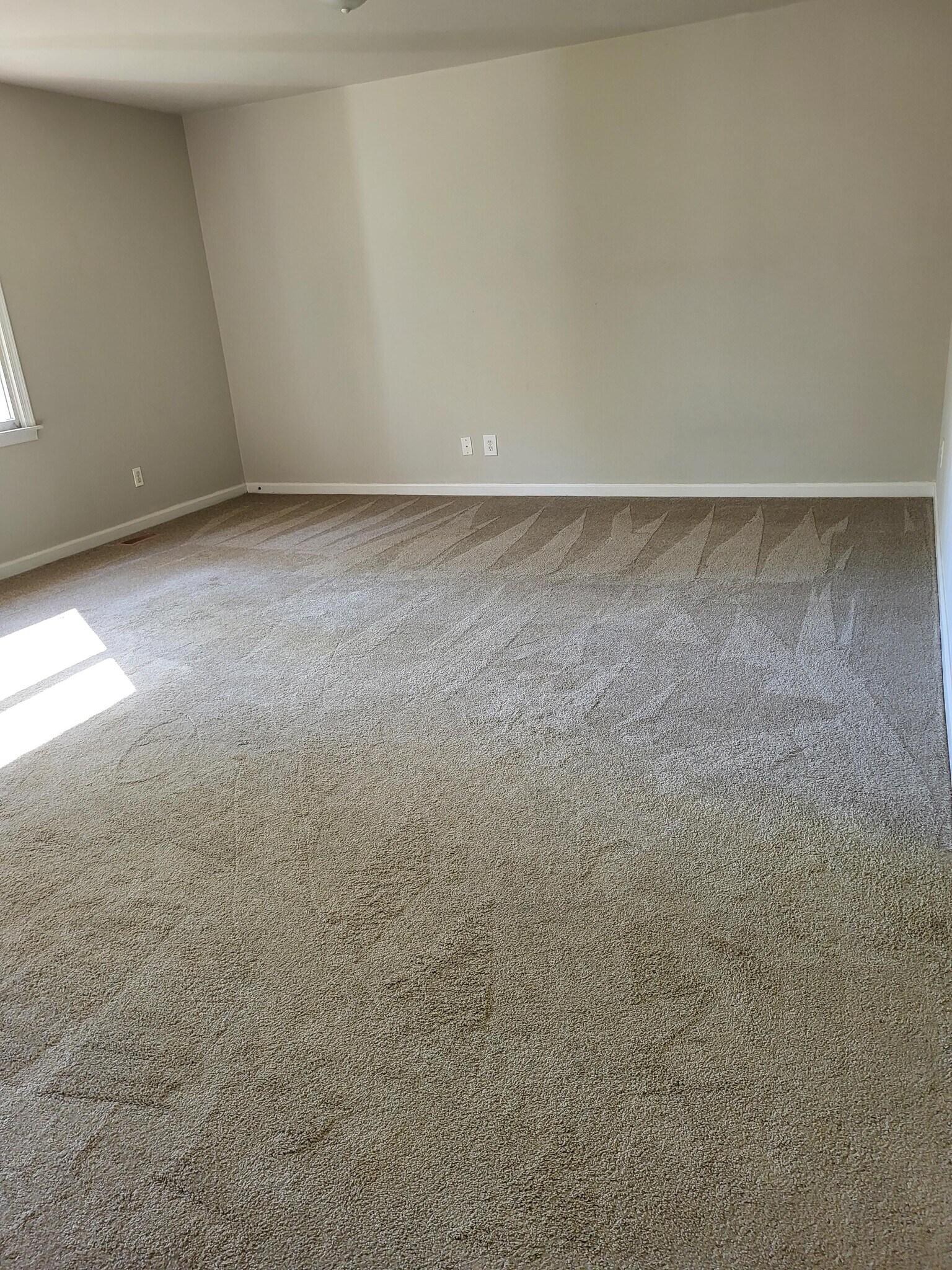 living room - 5336 Charles Ave