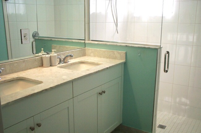 Building Photo - 8875 Madrid Cir