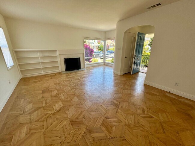 Building Photo - Gorgeous San Leandro Bungalow!