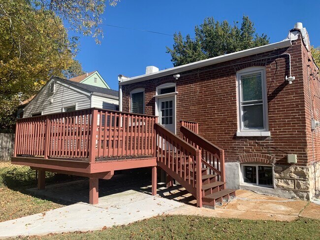 Deck - 4934 Hummelsheim Ave