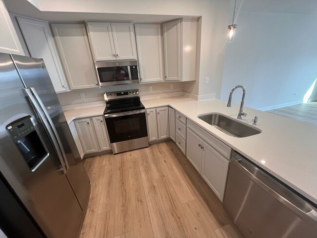 Building Photo - 12145 Calgary Lp