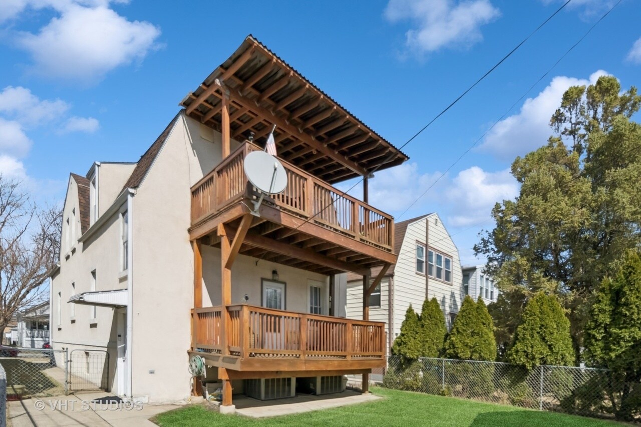 Building Photo - 5929 W Leland Ave