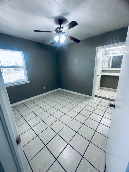 Building Photo - 550 Fresno Dr