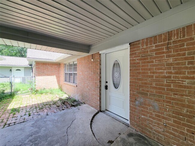 Building Photo - 5103 Karu Dr